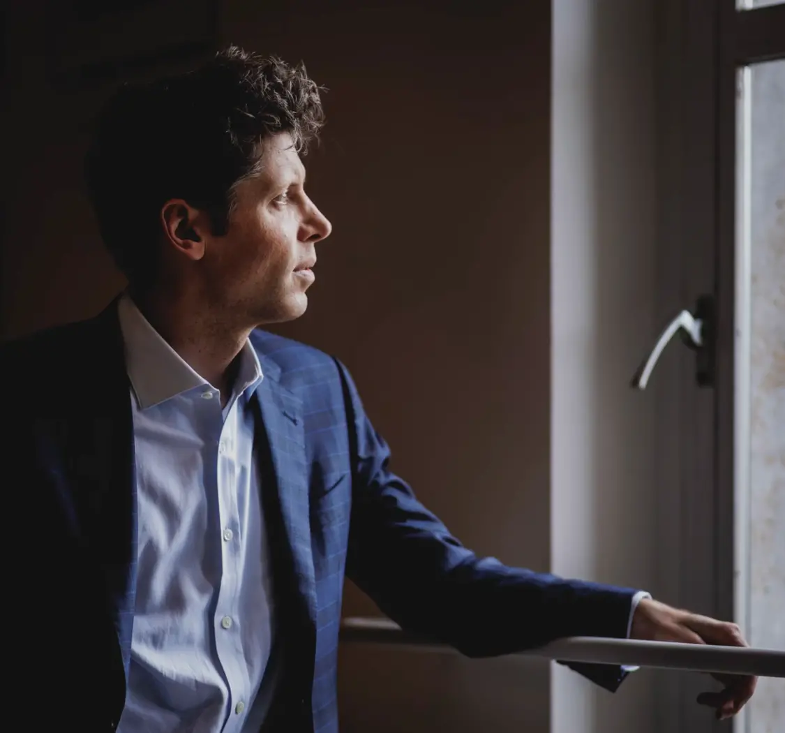 &ldquo;红色警报&rdquo;下的OpenAI：奥特曼平息内讧将推两模型 剑指苹果